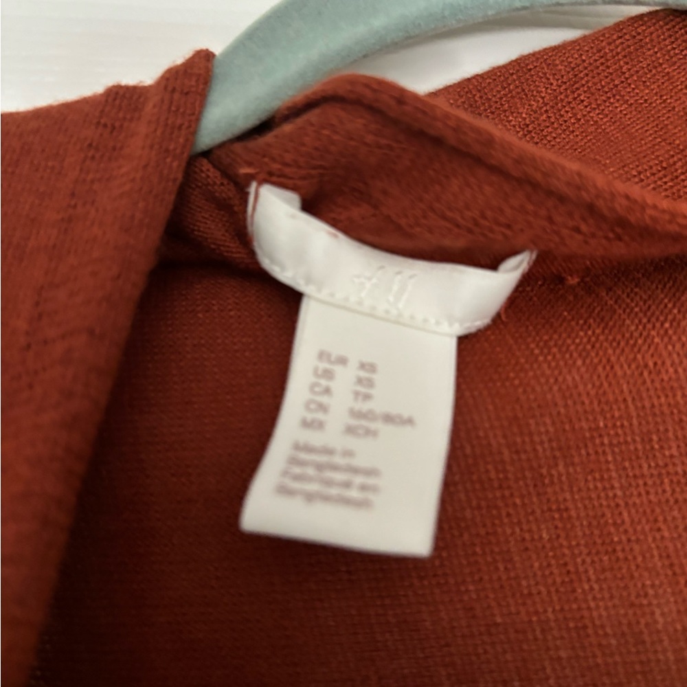 H&M Flowy Rust Colored Cardigan - Picture 3 of 3